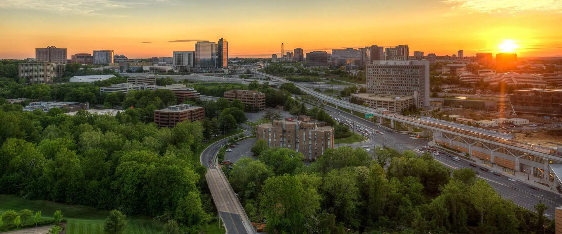 the-sun-sets-over-the-city-of-fairfax-va-1920x800
