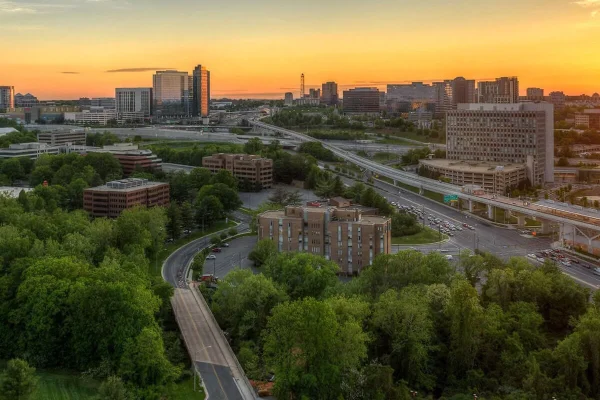 the-sun-sets-over-the-city-of-fairfax-va-1920x800